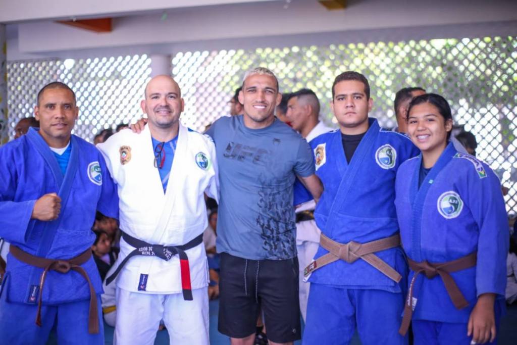 "Oficina de artes marciais com Charles "Do Bronx" Oliveira